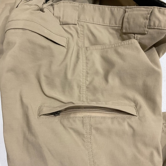 Duluth Trading Co. Cargo Pants Tan Elastic Back Waist Nylon Men’s Med Waist 30 L - Picture 8 of 16